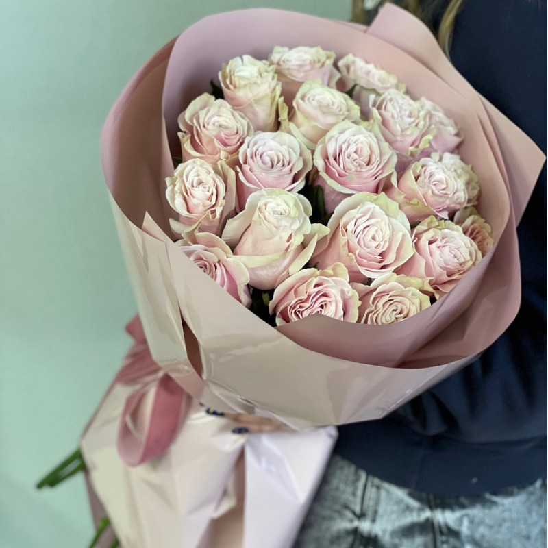 Букет из розовых роз "Галантный"